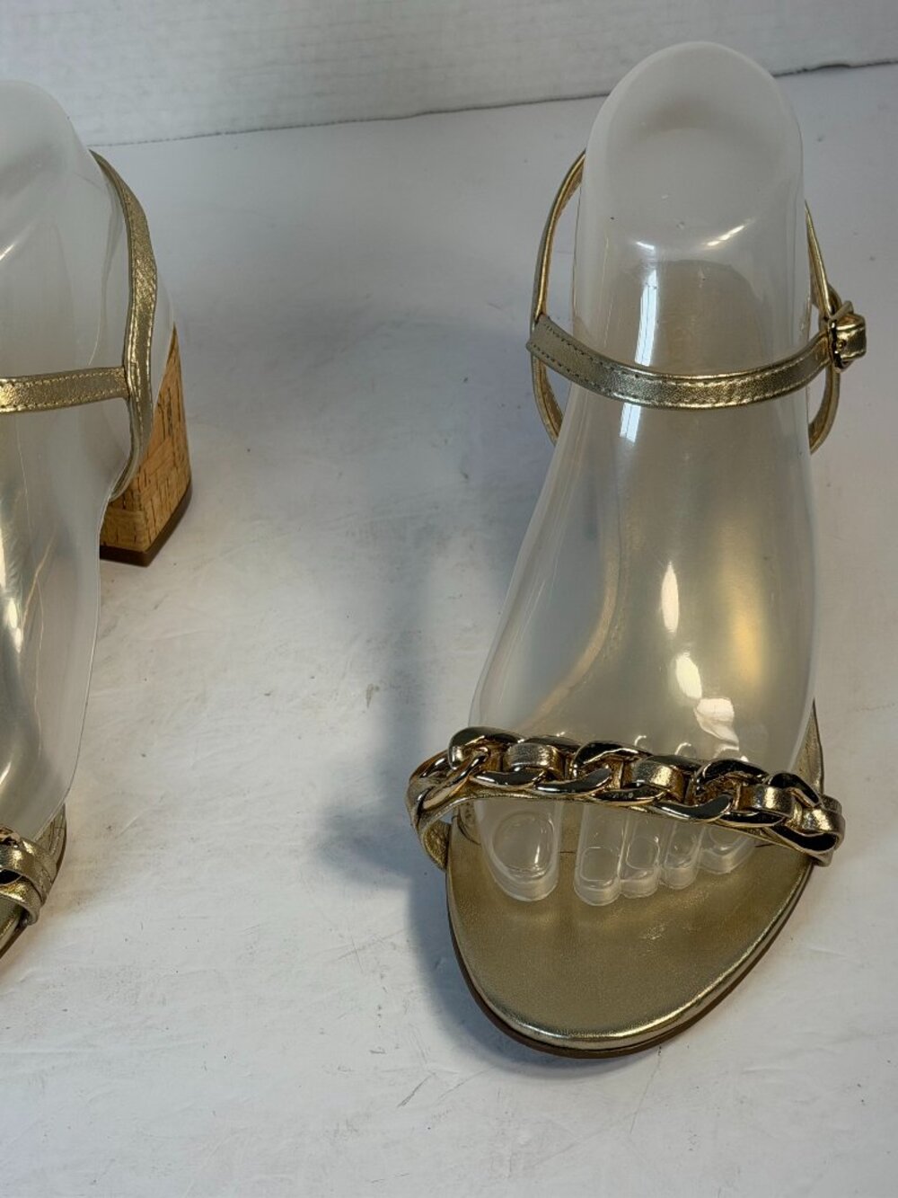 Women's size 8 Golden sandals - Picture 2 of 16